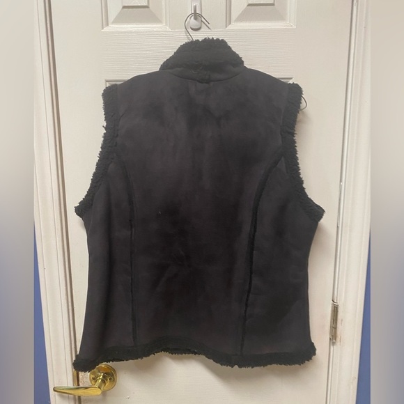 Tiara Black Vest with Shawl Collar and Textured Fabric Size L - Picture 2 of 6